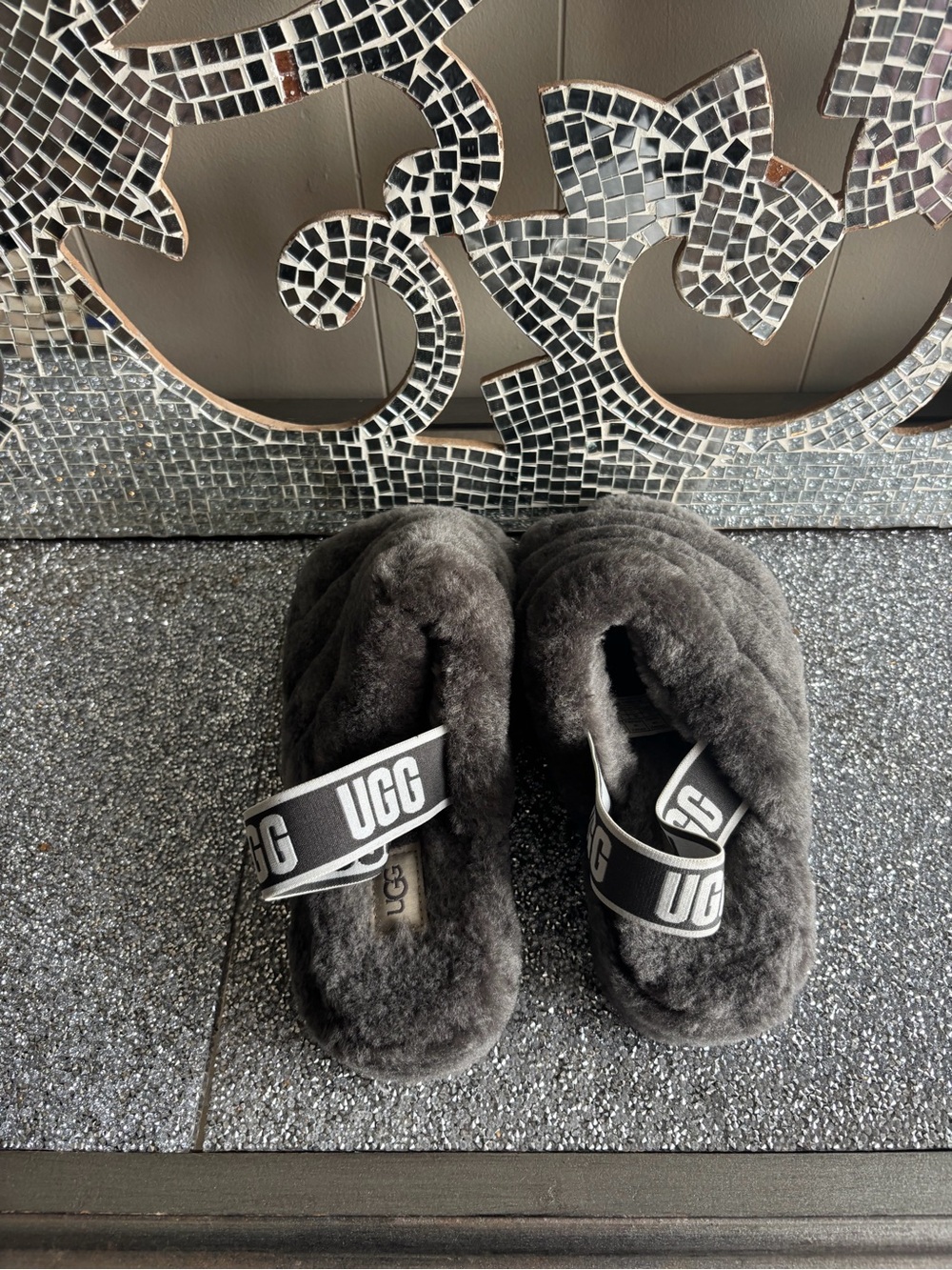 ⭐️UGG Fluff Yeah Slide Slippers in Charcoal Gray - Picture 3 of 6